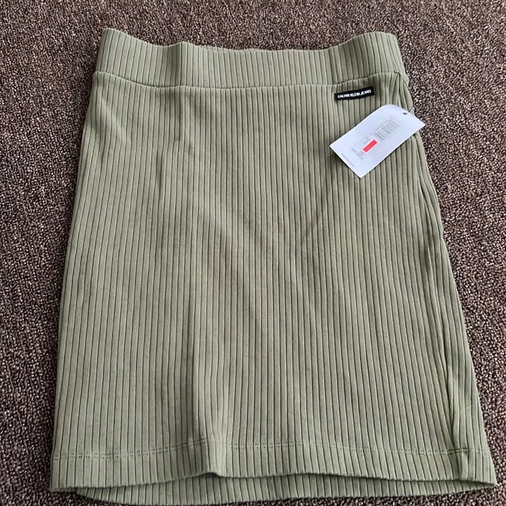 NEW WITH TAGS Green Ribbed Clavin Klein Skirt 11